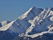 49 Maxi-zoom verso il Pizzo dei Tre Signori (2554 m)